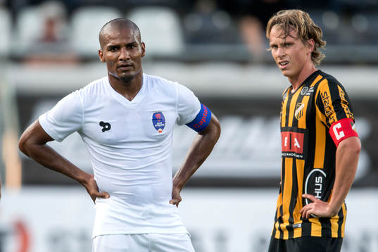 Delhi Dynamos Florent Malouda och Häckens Rasmus Schuller