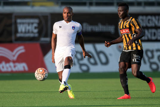 Delhi Dynamos Florent Malouda och Häckens Alhassan Kamara