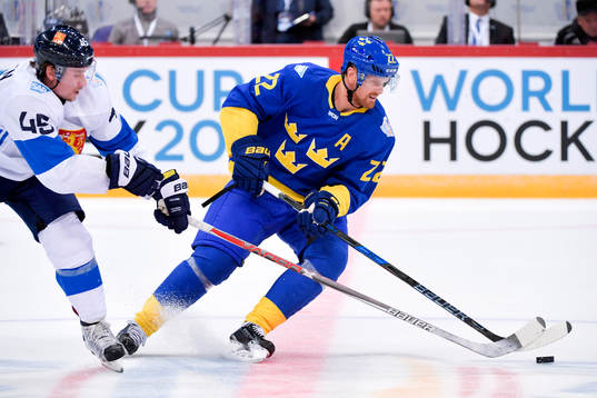 Finlands Sami Vatanen och Sveriges Daniel Sedin