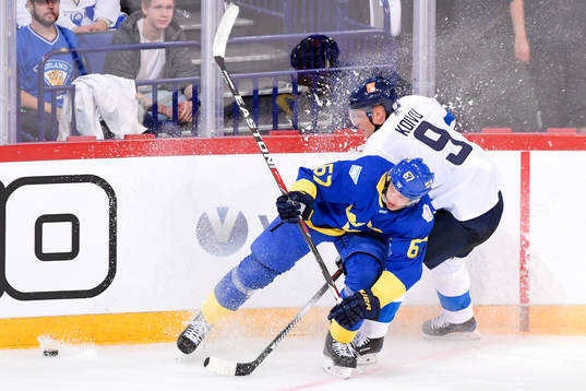 Sveriges Rickard Rakell och Finlands Mikko Koivu