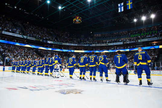 Sveriges spelare vid nationalsången