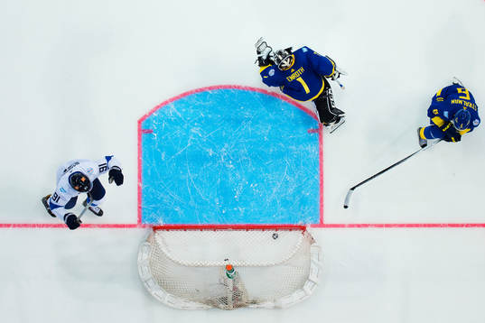 Finlands Aleksander Barkov jublar