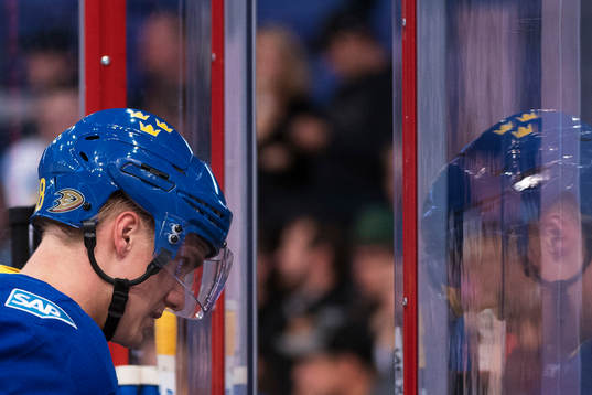 Sveriges Jakob Silfverberg lämnar uppvärmningen innan