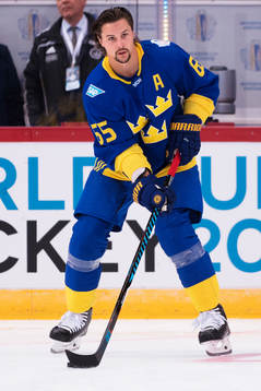 Sveriges Erik Karlsson på uppvärmningen innan