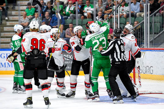 Bråk och stök framför Malmö Redhawks målvakt