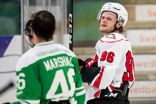 Malmö Redhawks Kim Rosdahl i samtal med Rögles Kevin