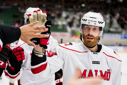 Malmö Redhawks Jens Olsson jublar