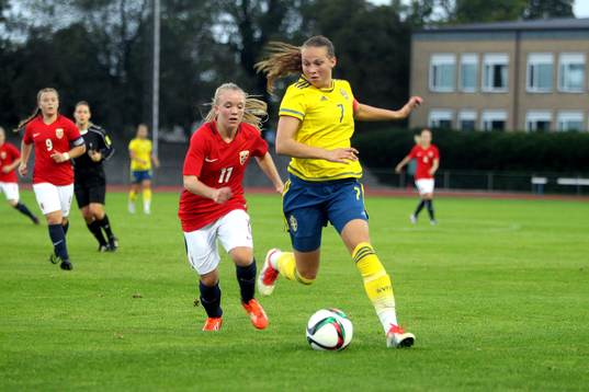 Sveriges Frida Thörnqvist jagas av Norges Andrine Mo