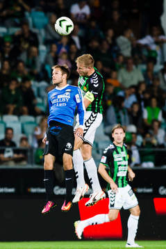 Trelleborgs Zoran Jovanovic och GAIS Steven Old i nickduell