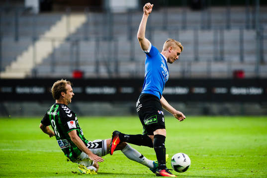 GAIS Craig Henderson och Trelleborgs Robin Andersson