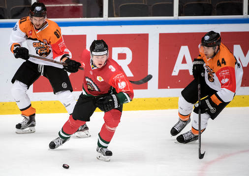 Wolfsburgs Kris Foucault, Frölundas Carl Grundström och