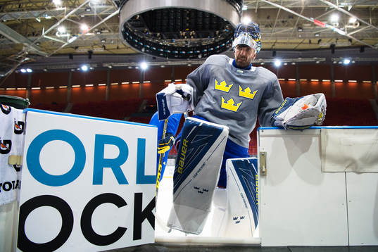 Henrik Lundqvist lämnar Sveriges ishockeylandslags träning