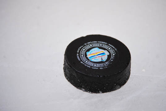 En puck för World Cup of Hockey