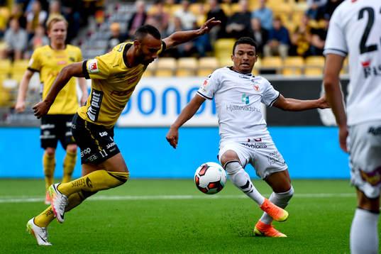 Elfsborgs Issam Jebali och Kalmars Ismael Silva Lima