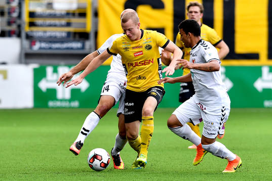 Elfsborgs Daniel Gustavsson och Kalmars Ismael Silva Lima