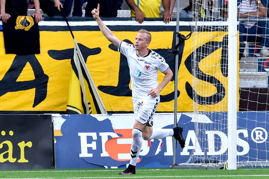 Kalmars Tobias Eriksson jublar