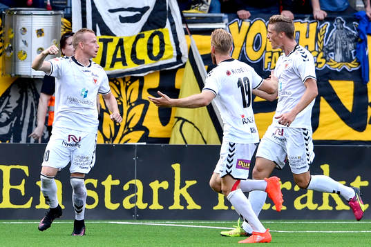 Kalmars Tobias Eriksson jublar