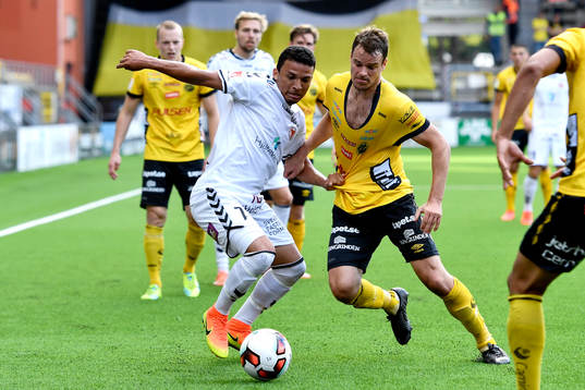 Kalmars Ismael Silva Lima och Elfsborgs Henning Hauger