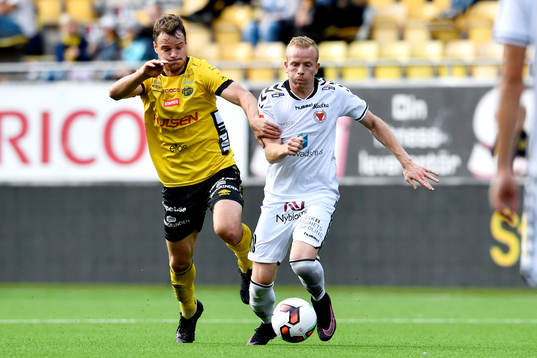 Elfsborgs Henning Hauger och Kalmars Tobias Eriksson