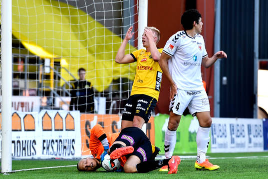 Kalmars målvakt Ole Söderberg och Marko Biskupovic och