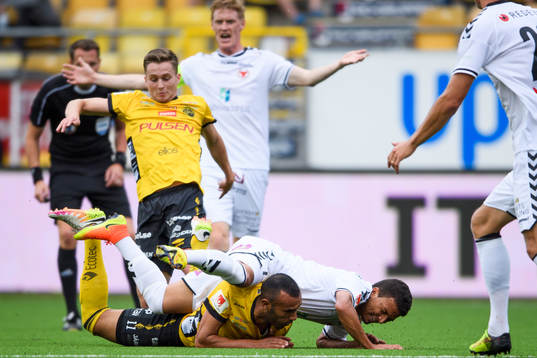 Elfsborgs Issam Jebali och Kalmars Ismael Silva Lima i kamp