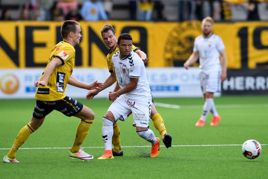 Kalmars Ismael Silva Lima och Elfsborgs Henning Hauger och