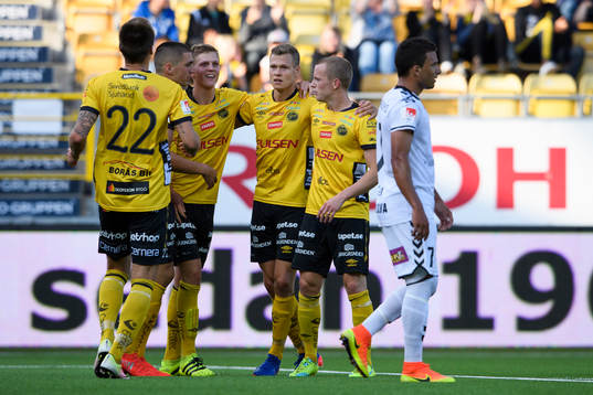 Elfsborgs Viktor Claesson jublar med Ibrahim Dresevic,