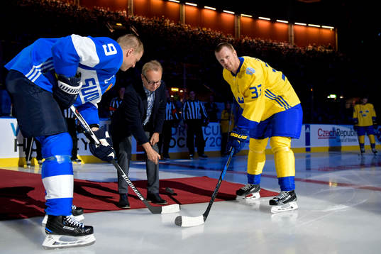 Förre förbundskapten en Pär Mårts släpper symboliskt
