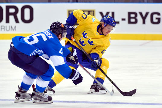 Finlands Sami Vatanen och Sveriges Hampus Lindholm