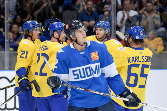 Sveriges Loui Eriksson jublar med Daniel Sedin, Oliver