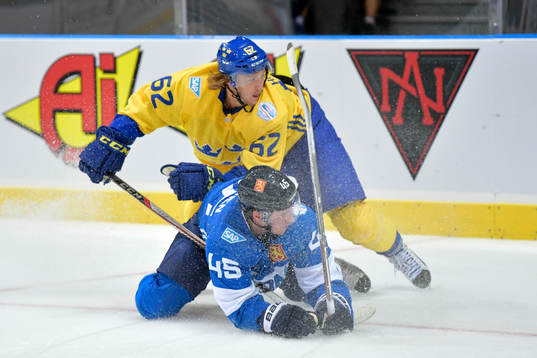Sveriges Carl Hagelin och Finlands Sami Vatanen