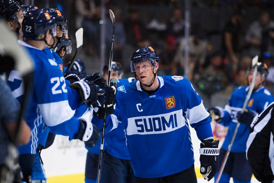Finlands Mikko Koivu jublar