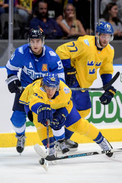 Sveriges Carl Hagelin slänger sig