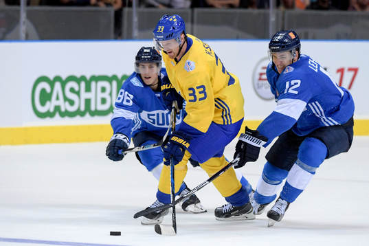 Finlands Teuvo Teräväinen och Jori Lehterä utmanas av