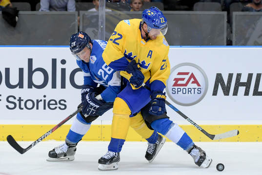 Finlands Lauri Korpikoski och Sveriges Daniel Sedin