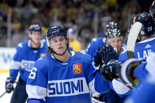 Finlands Erik Haula jublar