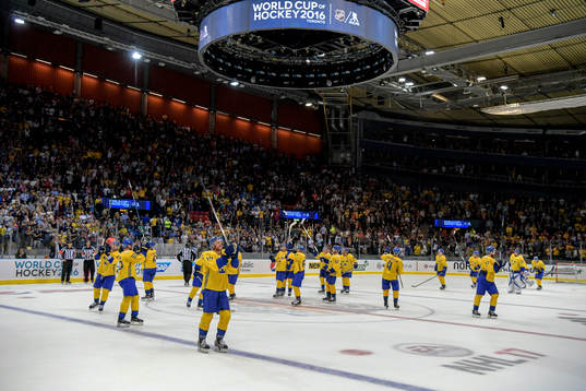Sveriges spelare tackar publiken