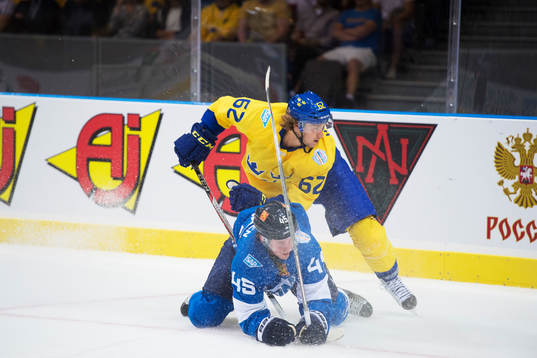 Finlands Sami Vatanen och Sveriges Carl Hagelin