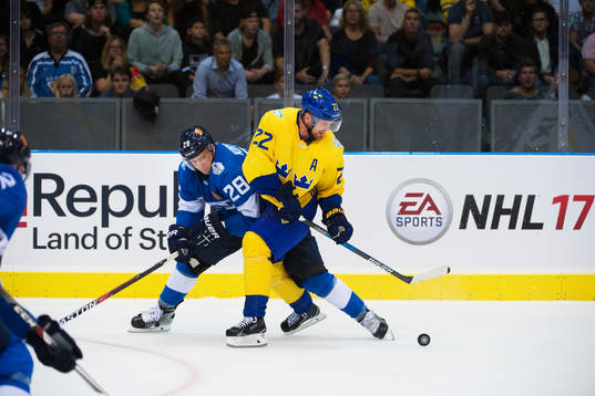 Finlands Lauri Korpikoski och Sveriges Daniel Sedin