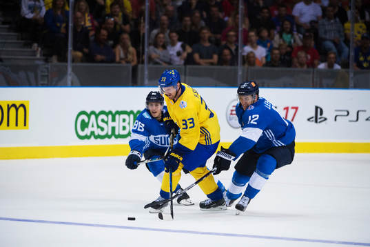Finlands Teuvo Teräväinen och Jori Lehterä utmanas av