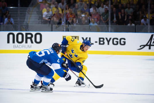 Finlands Sami Vatanen utmanas av Sveriges Hampus Lindholm