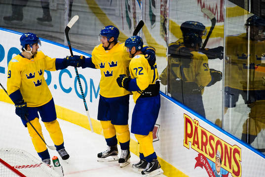 Sveriges Filip Forsberg och Nicklas Bäckström jublar med