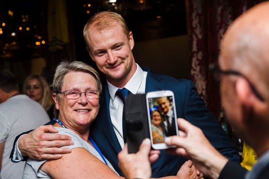 Tar en bild på och Anton Strålman