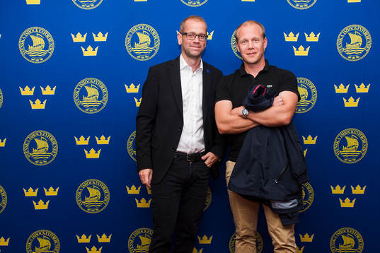 poserar för ett porträtt
