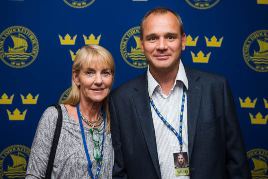 poserar för ett porträtt