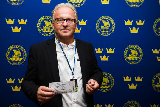 poserar för ett porträtt