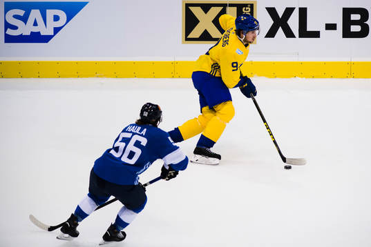 Finlands Erik Haula och Sveriges Filip Forsberg