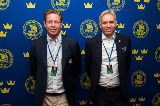 poserar för ett porträtt