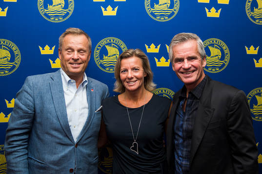 poserar för ett porträtt