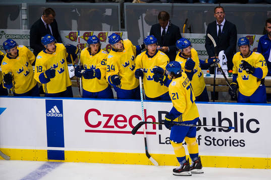 Sveriges Loui Eriksson jublar med lagkamrater